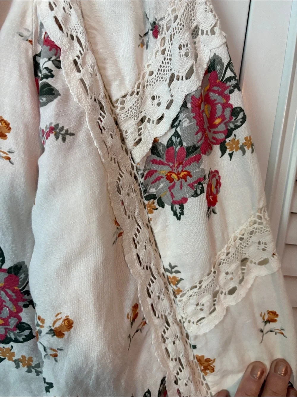 Zara Cream Floral Lace-Trim Button Front Blouse - Pink & Gold Roses Size Meduim - Picture 7 of 9